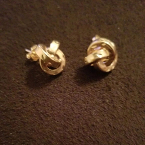 14kt Solid Gold Swirl Stud Earrings - Picture 3 of 7